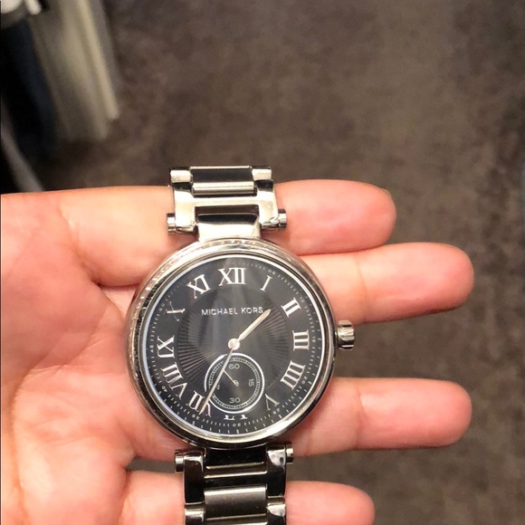 Michael Kors Watch - Picture 3 of 6